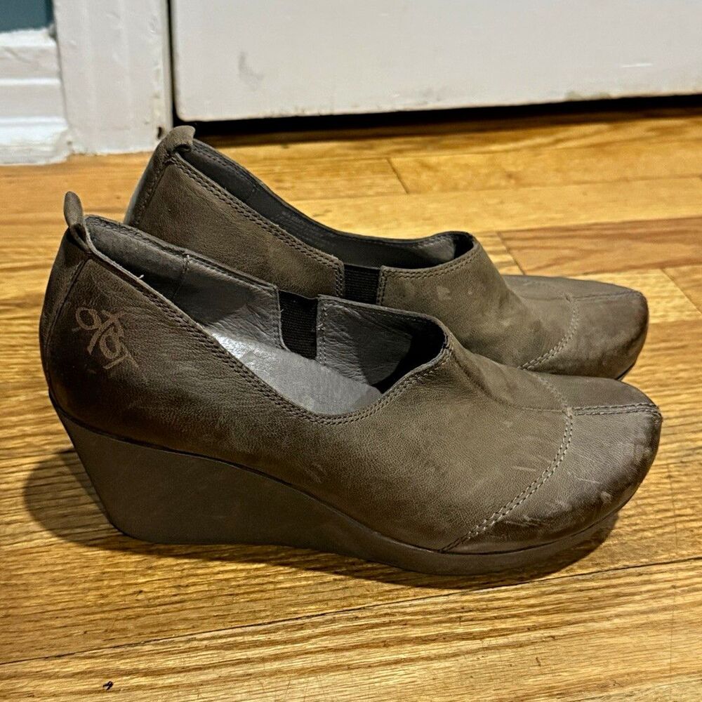 OTBT Washougal Brown Leather Comfort Slip-On Wedge Shoes Women's 7.5M